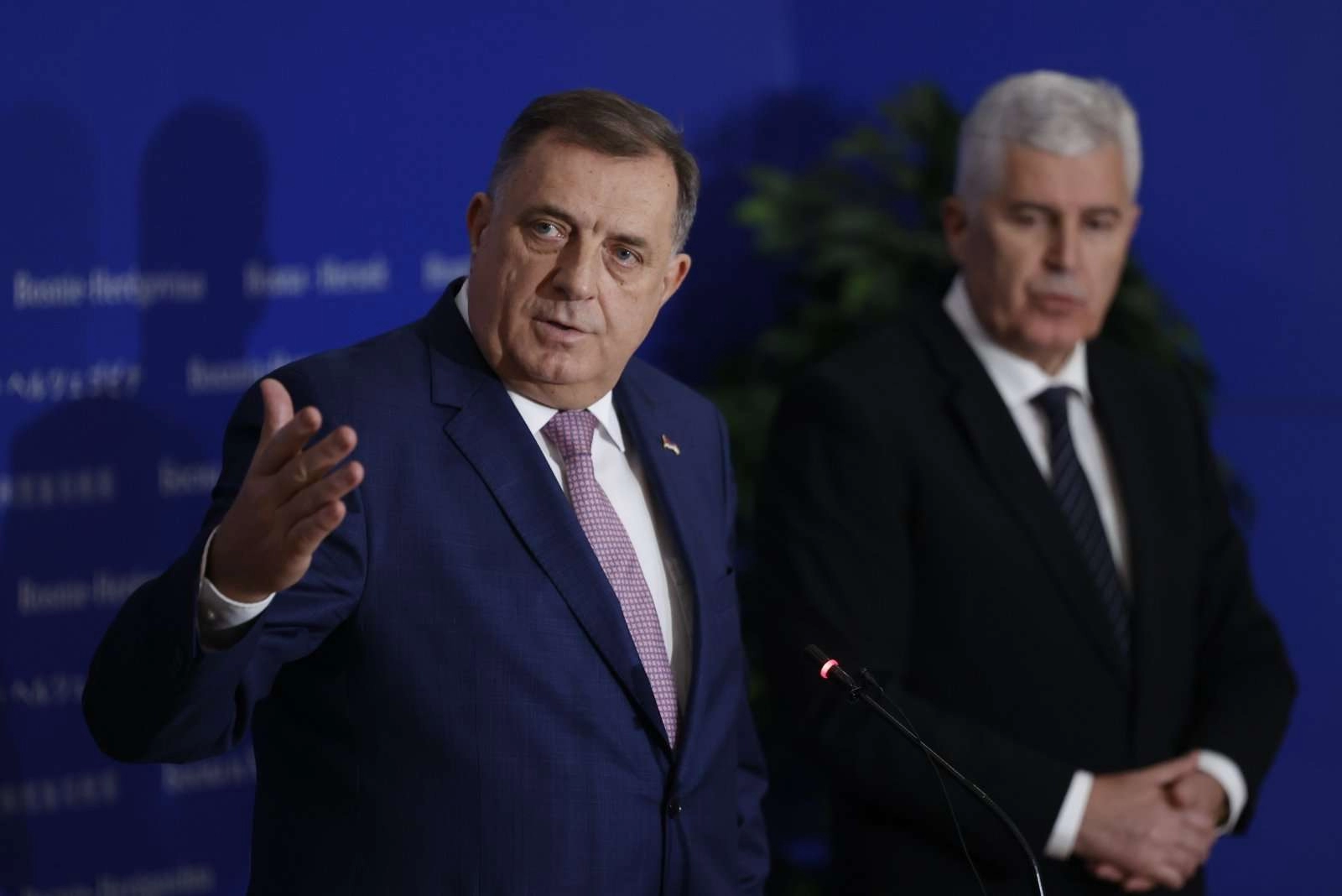 Dodiku Čović okrenuo leđa: Oporba iz RS-a 'ulazi s klupe'